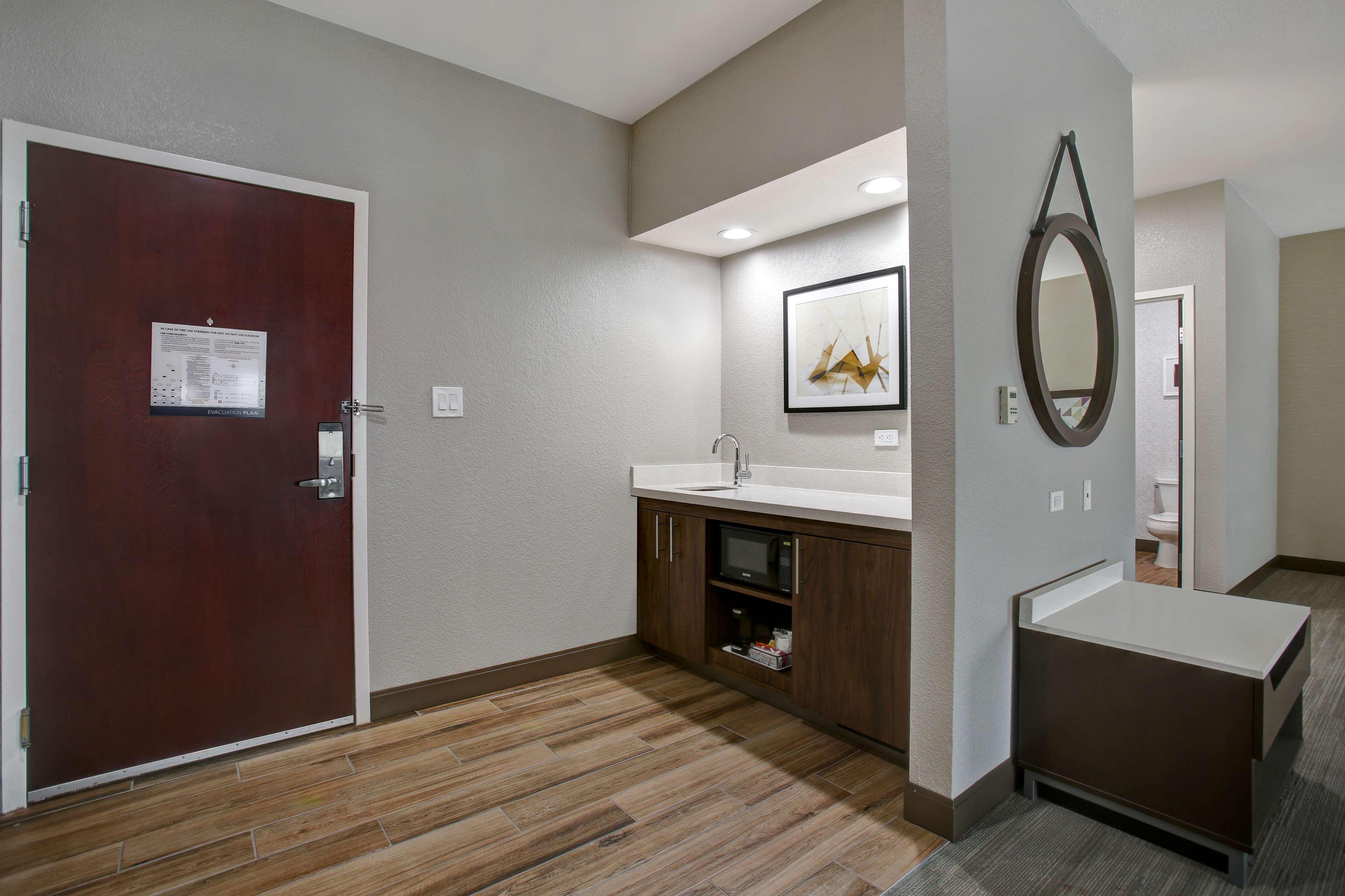 Hampton Inn & Suites Dallas-Desoto Exterior photo