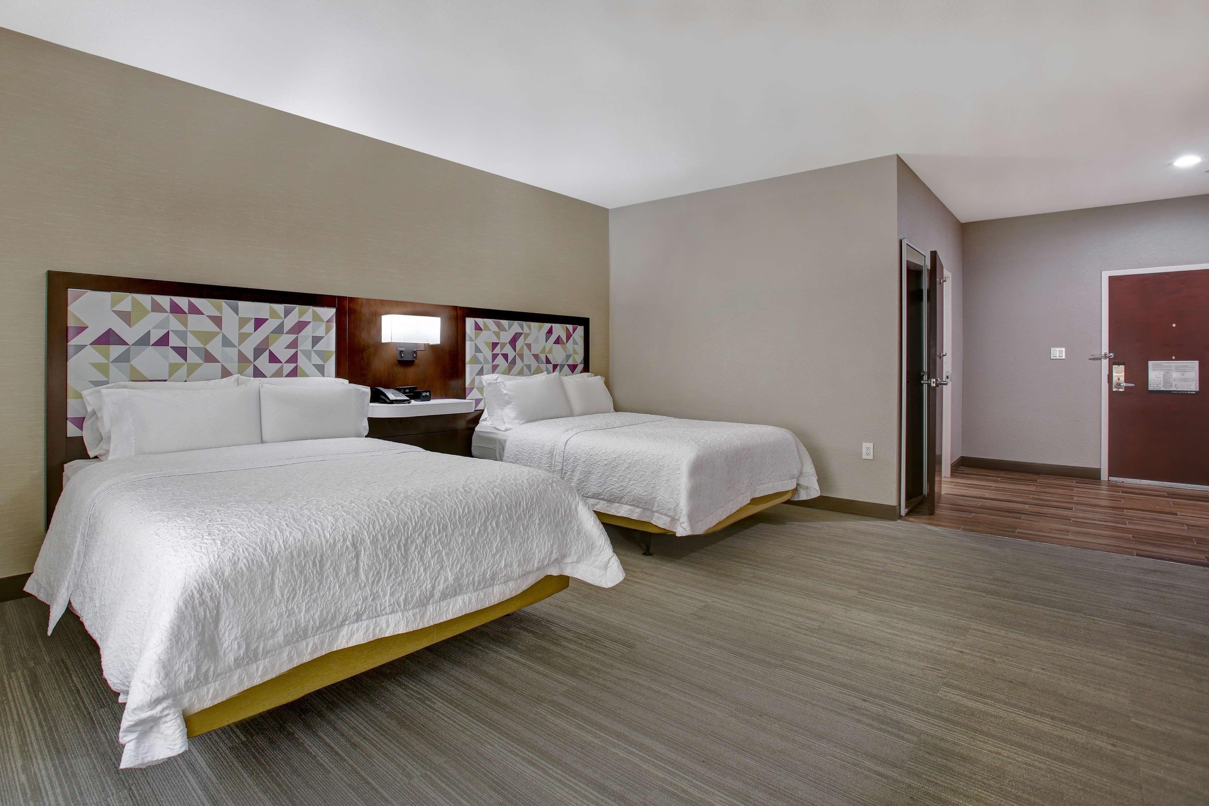 Hampton Inn & Suites Dallas-Desoto Exterior photo