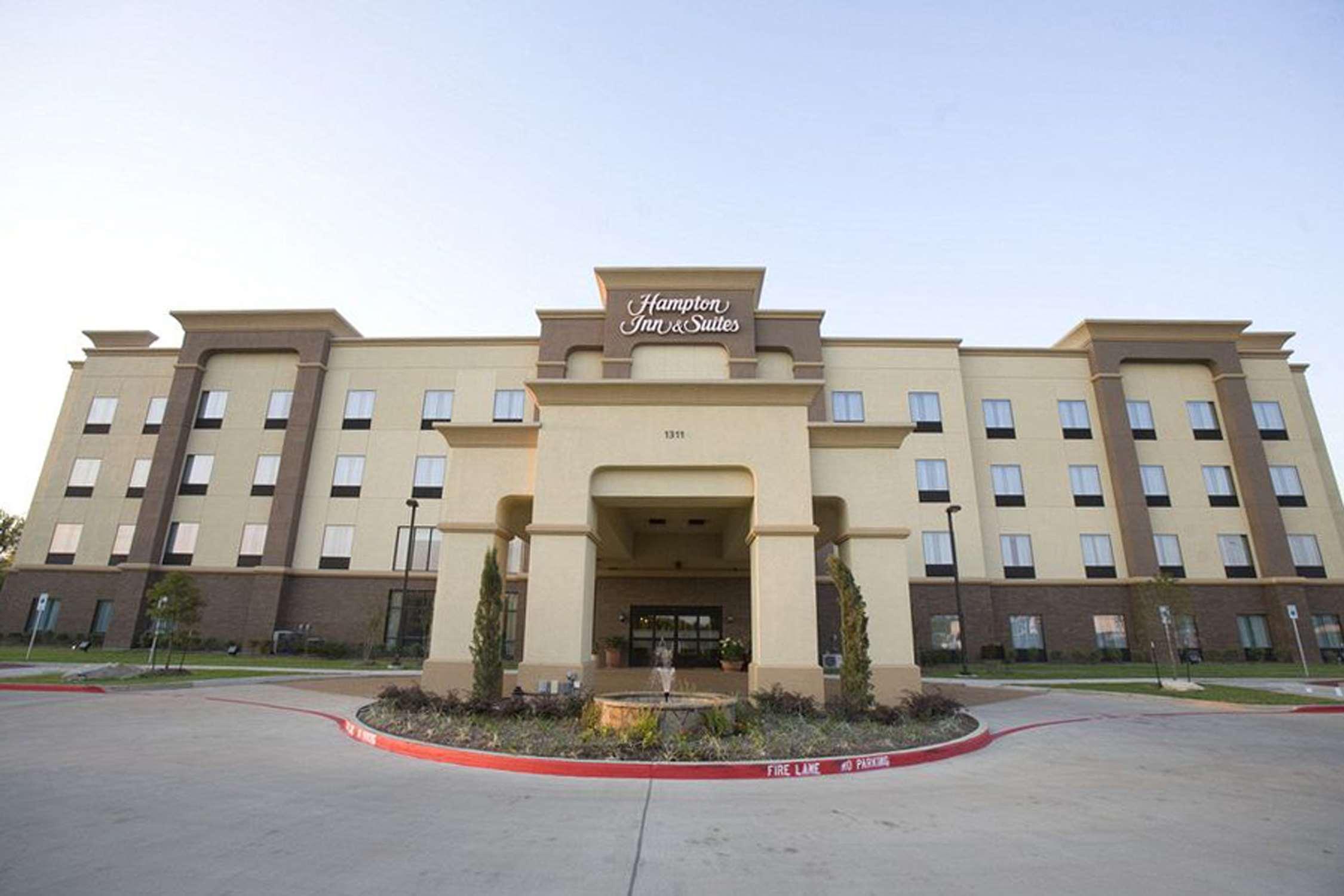 Hampton Inn & Suites Dallas-Desoto Exterior photo