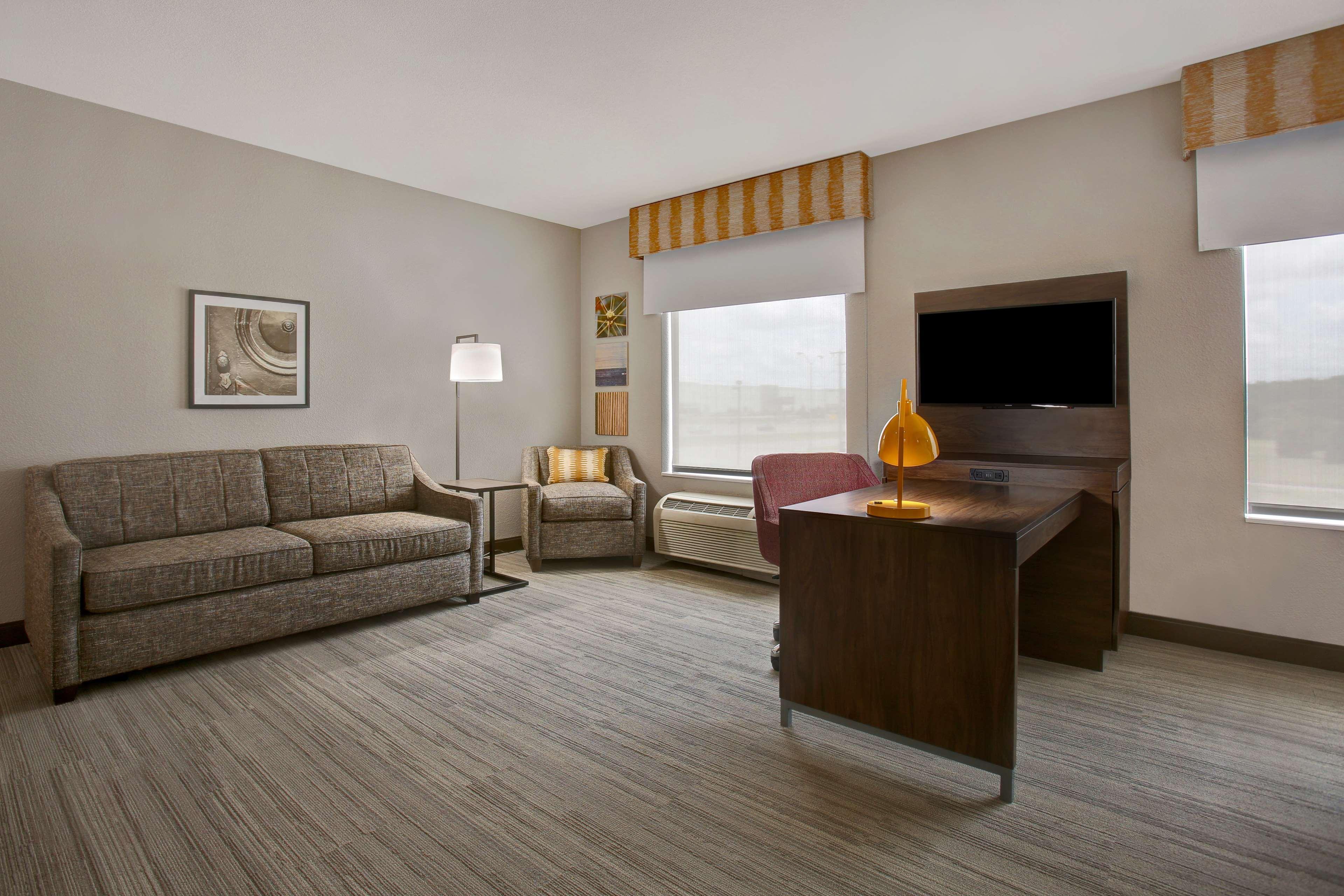 Hampton Inn & Suites Dallas-Desoto Exterior photo