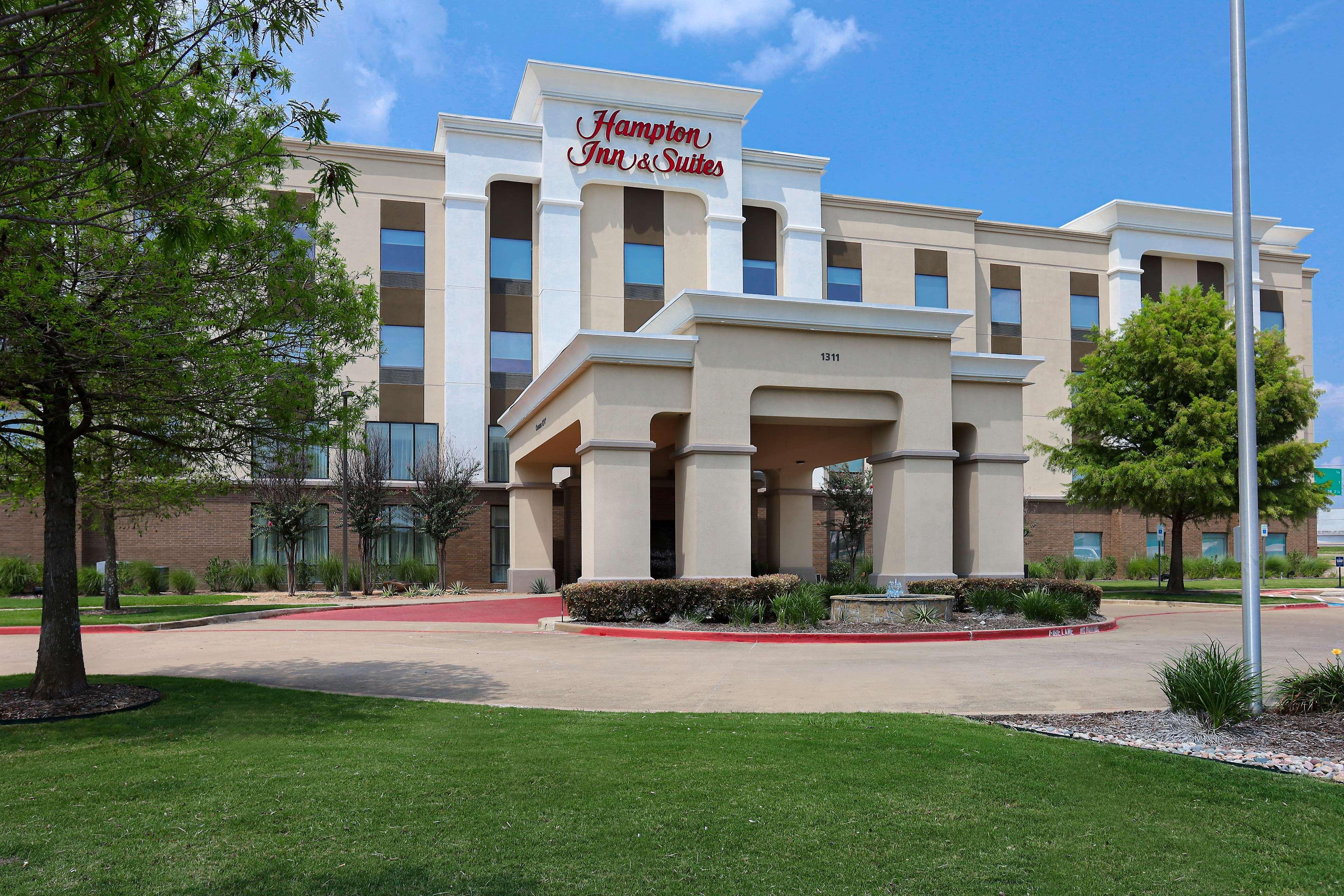 Hampton Inn & Suites Dallas-Desoto Exterior photo